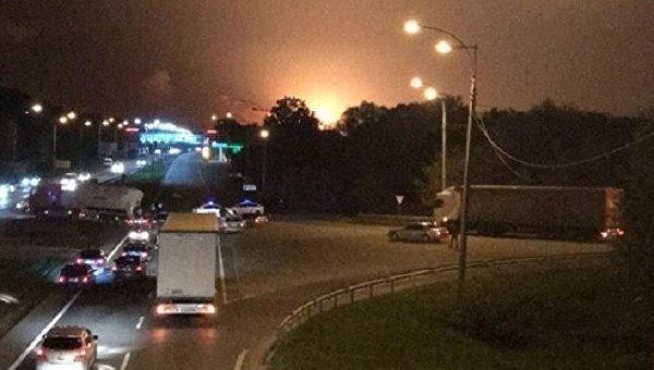 30.000 Ουκρανοί εγκαταλείπουν τα σπίτια τους μετά από τεράστια έκρηξη σε αποθήκη πυρομαχικών [εικόνες & βίντεο]  | iefimerida.gr 1