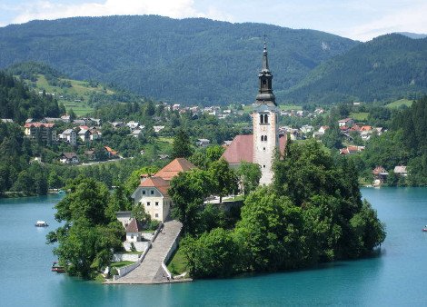 Δέκα νησιά βγαλμένα από τα παραμύθια: Οταν τα κάστρα ξεπροβάλλουν μέσα από το νερό [εικόνες] | iefimerida.gr 1