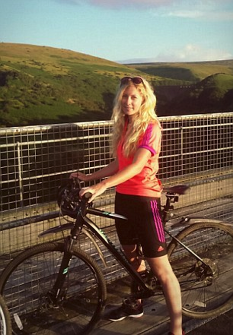 Νεαρή παχουλή μπλόγκερ χάνει... on line 25,6 κιλά και το γιορτάζει ανεβάζοντας φωτογραφίες με μαγιό [εικόνες] | iefimerida.gr 2