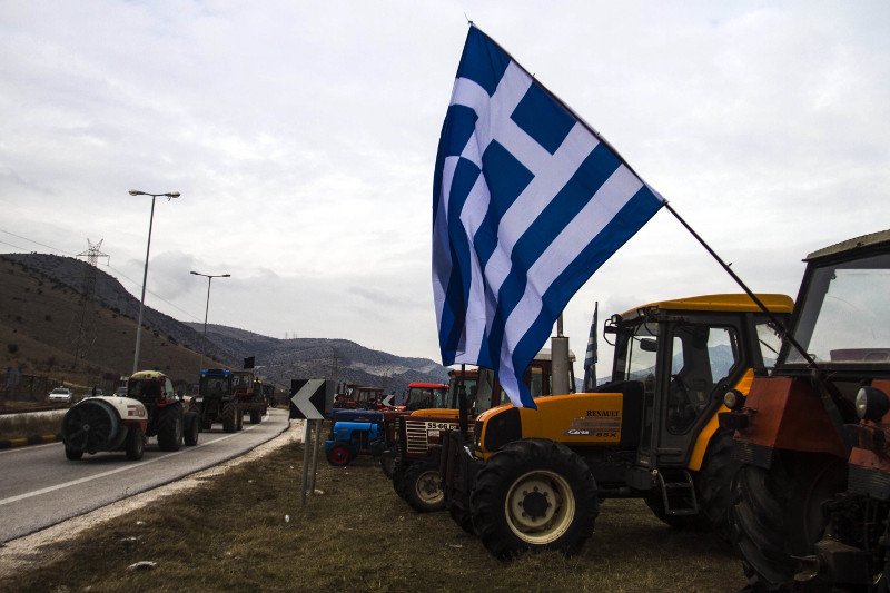 Οι αγρότες στους δρόμους: Εκλεισαν για 2 ώρες την Κορίνθου-Πατρών -Απίστευτη ταλαιπωρία και ουρές [εικόνες] | iefimerida.gr 5