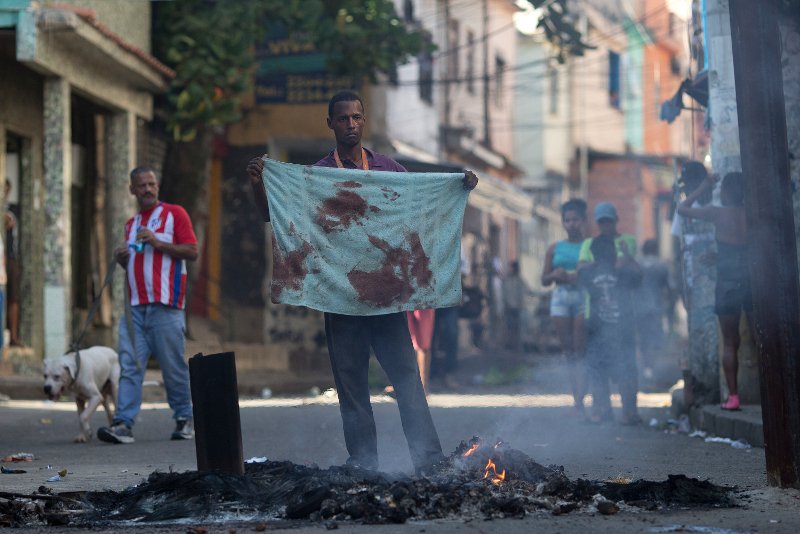 Βραζιλία: Βίαια επεισόδια σε διαδηλώσεις κατά των μέτρων λιτότητας της κυβέρνησης Τεμέρ [εικόνες]   | iefimerida.gr 6
