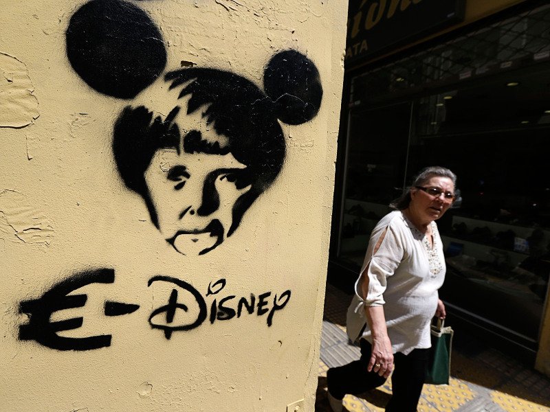 Bloomberg: Οι Ελληνες ζωγραφίζουν την κρίση - Καμβάς της λιτότητας οι τοίχοι της Αθήνας [εικόνες] | iefimerida.gr 11