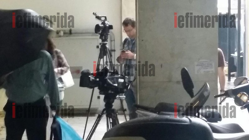 Οι κάμερες του Bloomberg έξω από τις τράπεζες του Συντάγματος [εικόνες] | iefimerida.gr 2