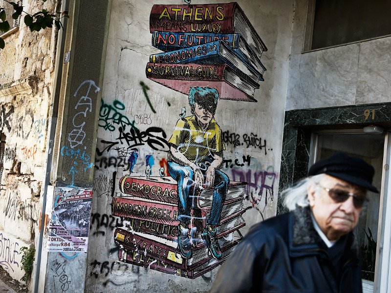 Bloomberg: Οι Ελληνες ζωγραφίζουν την κρίση - Καμβάς της λιτότητας οι τοίχοι της Αθήνας [εικόνες] | iefimerida.gr 3