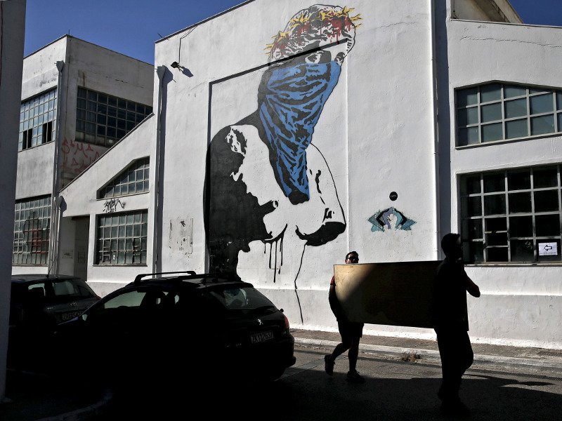 Bloomberg: Οι Ελληνες ζωγραφίζουν την κρίση - Καμβάς της λιτότητας οι τοίχοι της Αθήνας [εικόνες] | iefimerida.gr 7