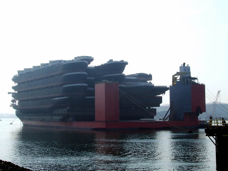 Blue Marlin: Το πλοίο θηρίο που μεταφέρει άλλα πλοία [εικόνες και βίντεο] | iefimerida.gr 1