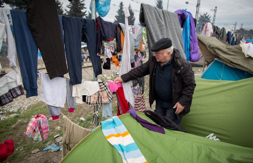 Γερμανός, πρώην υπουργός, στήνει αντίσκηνο στην Ειδομένη [εικόνες] | iefimerida.gr 5