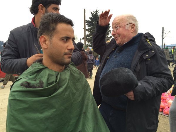 Γερμανός, πρώην υπουργός, στήνει αντίσκηνο στην Ειδομένη [εικόνες] | iefimerida.gr 3