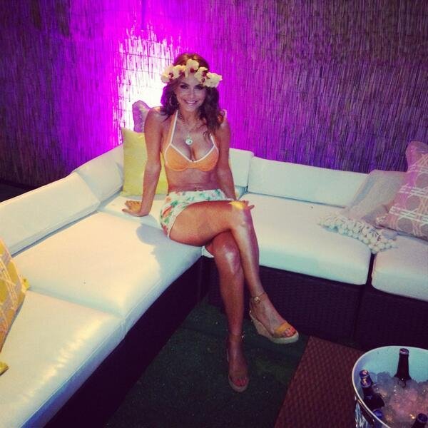 Πάρτι γενεθλίων με μπικίνι και χαβανέζικο στυλ για τη Μαρία Μενούνος [εικόνες] | iefimerida.gr 1