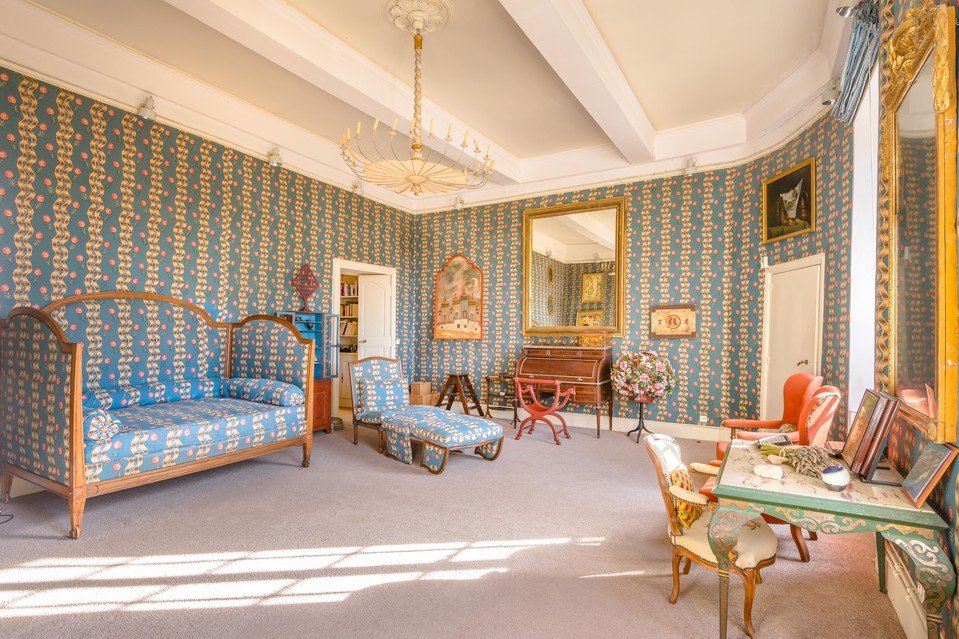 Chateau de Castille: Εντυπωσιακό πέτρινο κάστρο με τοιχογραφίες του Πικάσο - Πωλείται αντί 10 εκατ. ευρώ [εικόνες] | iefimerida.gr 10