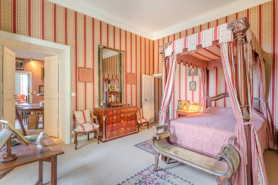 Chateau de Castille: Εντυπωσιακό πέτρινο κάστρο με τοιχογραφίες του Πικάσο - Πωλείται αντί 10 εκατ. ευρώ [εικόνες] | iefimerida.gr 11