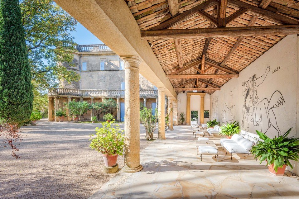 Chateau de Castille: Εντυπωσιακό πέτρινο κάστρο με τοιχογραφίες του Πικάσο - Πωλείται αντί 10 εκατ. ευρώ [εικόνες] | iefimerida.gr 1