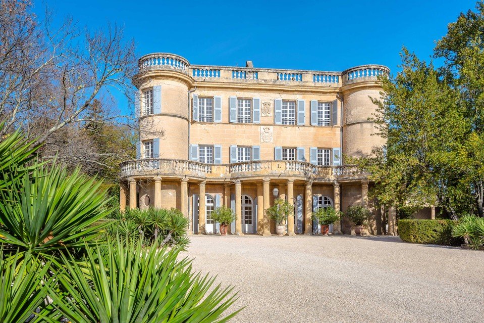 Chateau de Castille: Εντυπωσιακό πέτρινο κάστρο με τοιχογραφίες του Πικάσο - Πωλείται αντί 10 εκατ. ευρώ [εικόνες] | iefimerida.gr 2