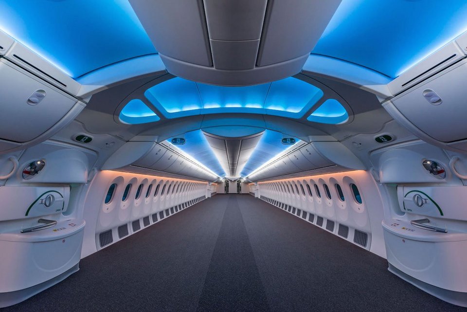 Ενα «γυμνό» Boeing: Μια ματιά στο εσωτερικό ενός άδειου αεροπλάνου [εικόνα]  | iefimerida.gr 0