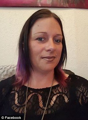 Οίκος ανοχής δίπλα στα φτωχά παιδιά -Ξεναγεί το κοινό και  συγκεντρώνει χρήματα [εικόνες]  | iefimerida.gr 0