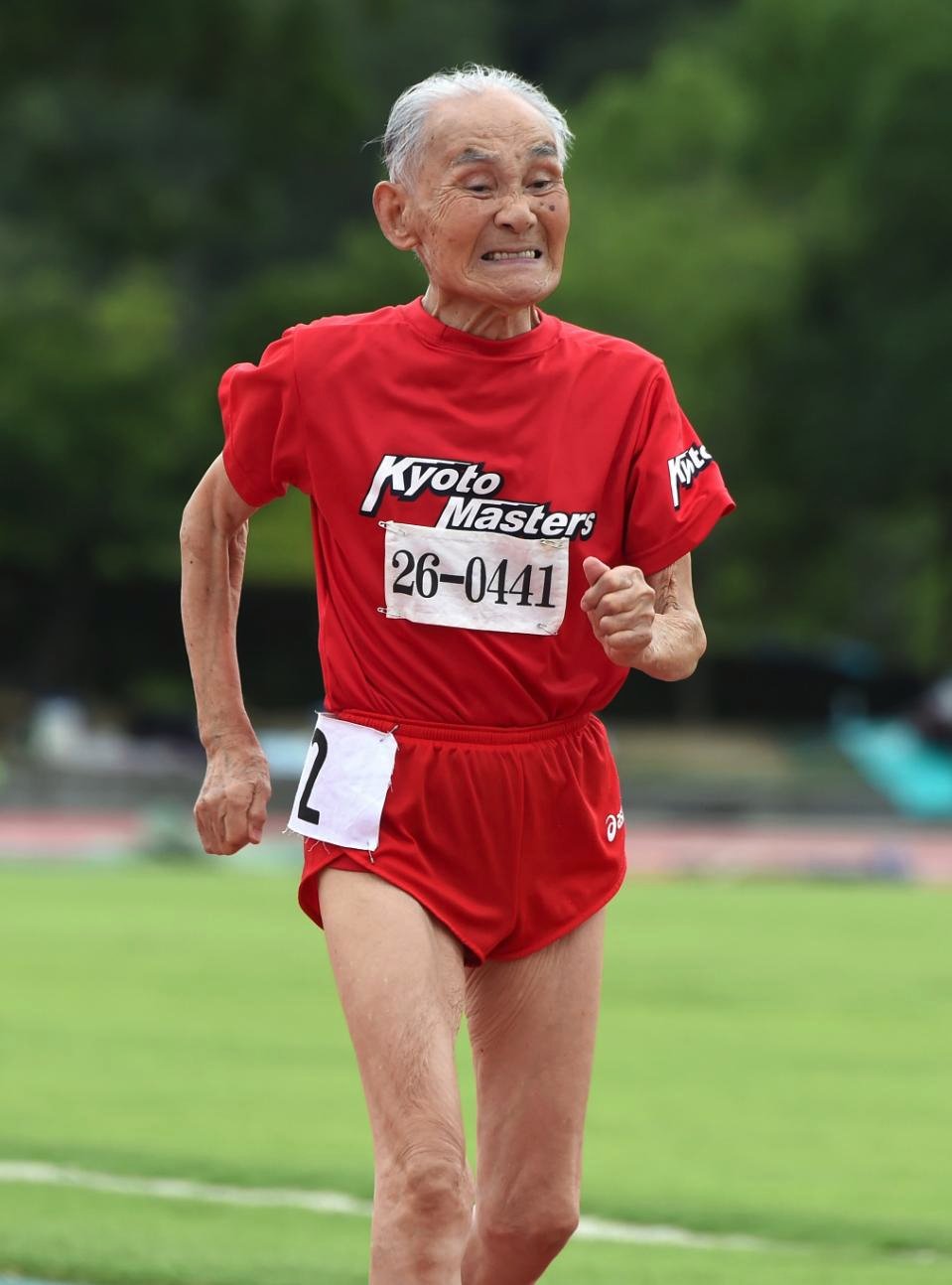 «Φέρτε μου τον Μπόλτ»: Ο πιο γρήγορος παππούς του κόσμου προκαλεί τον Ολυμπιονίκη [εικόνες]  | iefimerida.gr 1