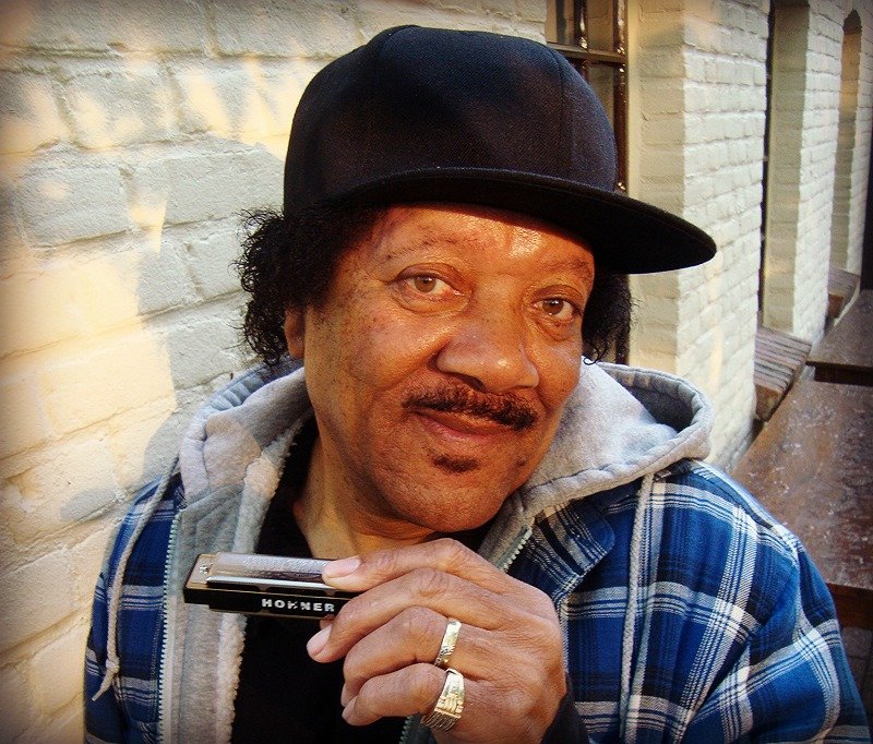 O Boo Boo Davis δεν ξέρει να διαβάζει και διηγείται τα μπλουζ του Μισισίπι με μία φυσαρμόνικα [εικόνες & βίντεο] | iefimerida.gr 0