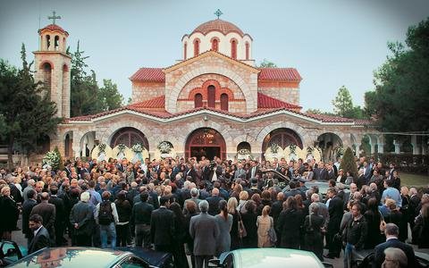 Το ύστατο «αντίο» στην Αννα Μπόμπολα- Οικογένεια, φίλοι και πολιτικοί στην κηδεία της συζύγου του μεγαλοεκδότη [εικόνες] | iefimerida.gr 2