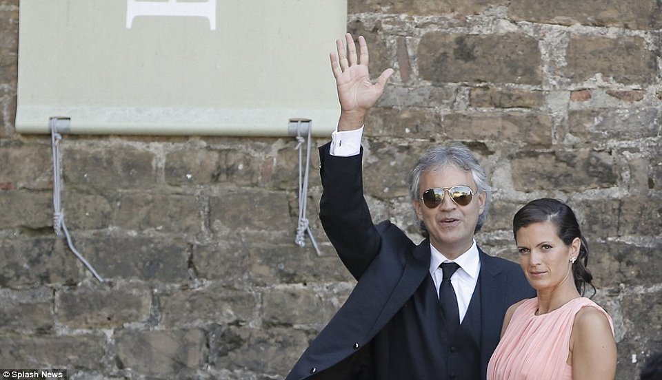 Τρίτο στεφάνι για την Κιμ Καρντάσιαν -Τα πρώτα καρέ από τον φαντασμαγορικό γάμο της στην Φλωρεντία [εικόνες] | iefimerida.gr 5