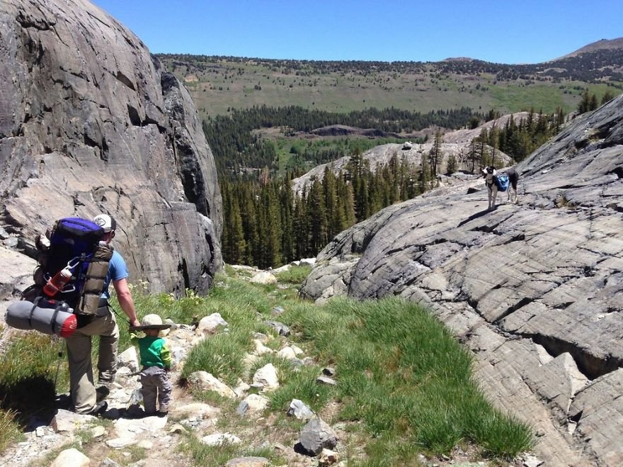 Ορειβάτης 2 ετών: Ανέβηκε 483 χιλιόμετρα με τους γονείς του [εικόνες] | iefimerida.gr 1