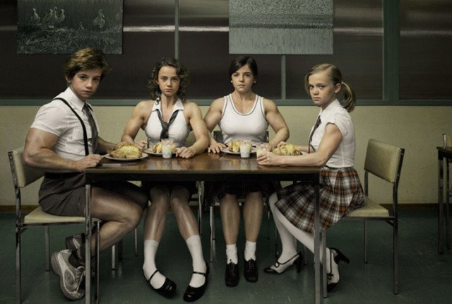 Τι θα γινόταν αν όλοι οι άνθρωποι ήταν Bodybuilders - Φωτογράφος αποδομεί την κυριαρχία του ισχυρού [εικόνες]  | iefimerida.gr 2