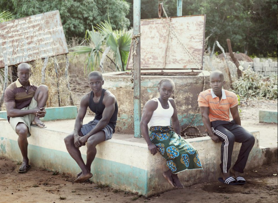 Τι θα γινόταν αν όλοι οι άνθρωποι ήταν Bodybuilders - Φωτογράφος αποδομεί την κυριαρχία του ισχυρού [εικόνες]  | iefimerida.gr 8