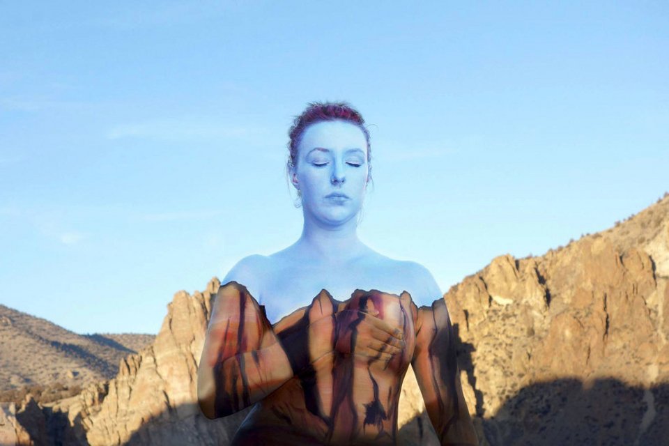 Η τέχνη της ψευδαίσθησης: Ζωγραφισμένα γυμνά σώματα «μέσα» σε φυσικά τοπία [εικόνες]  | iefimerida.gr 5