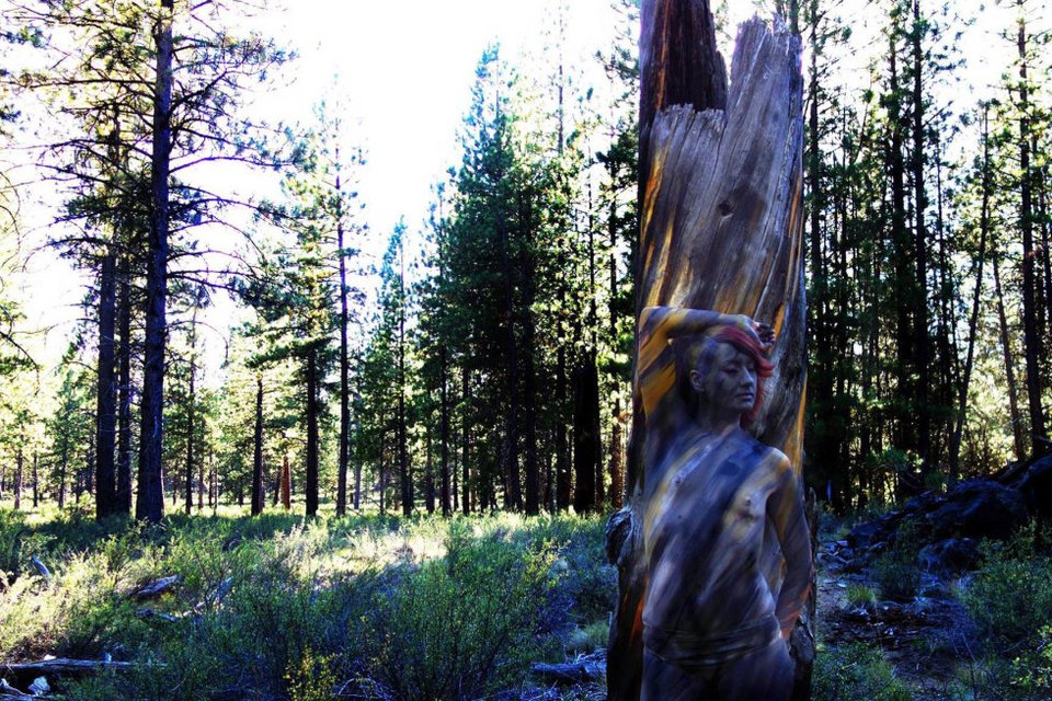 Η τέχνη της ψευδαίσθησης: Ζωγραφισμένα γυμνά σώματα «μέσα» σε φυσικά τοπία [εικόνες]  | iefimerida.gr 4