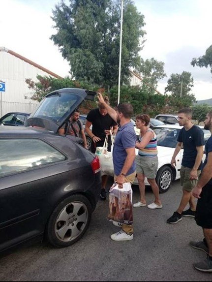 Παρουσιαστές και αθλητές κοντά στους πυρόπληκτους στο Μάτι- Πήγαν εκεί με δέματα για να βοηθήσουν [εικόνες] | iefimerida.gr 0