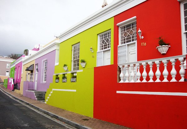 Αυτή είναι η πιο χρωματιστή γειτονιά στον κόσμο- Οι κάτοικοι λένε όχι στο γκρι [εικόνες] | iefimerida.gr 1