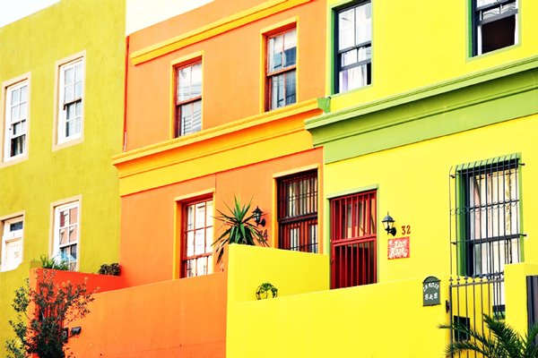 Αυτή είναι η πιο χρωματιστή γειτονιά στον κόσμο- Οι κάτοικοι λένε όχι στο γκρι [εικόνες] | iefimerida.gr 5