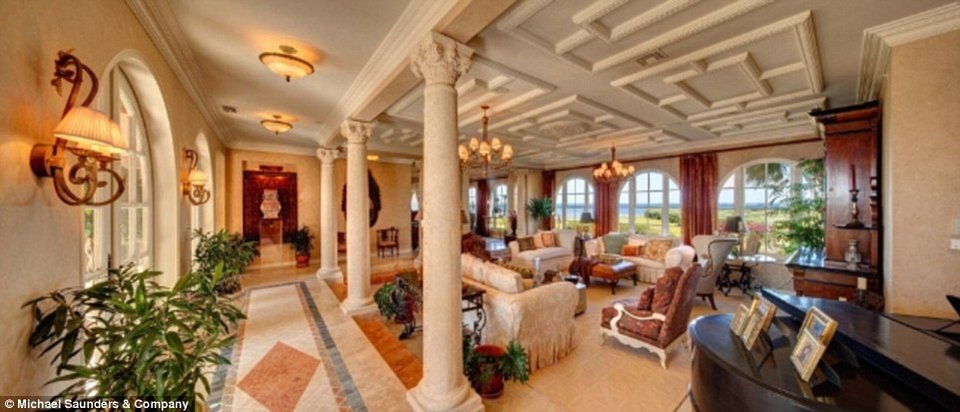 Πωλούν νησί για 34 εκατ. ευρώ για να ακολουθήσουν χριστιανική αποστολή [εικόνες & βίντεο] | iefimerida.gr 4