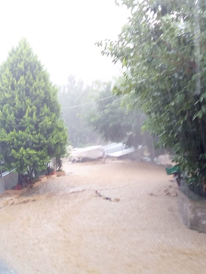 Νύχτα-εφιάλτης για τη Μάνδρα: Πλημμύρισαν οι δρόμοι, ανάστατοι οι κάτοικοι [εικόνες & βίντεο] | iefimerida.gr 16