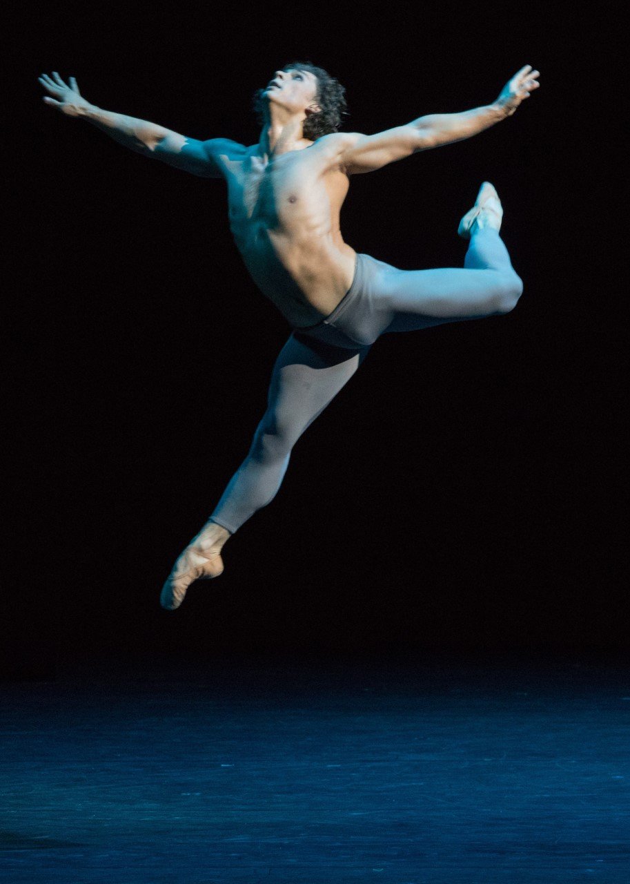 Ο 75χρονος θρύλος των Μπολσόι Μιχαήλ Λαβρόφσκι χορεύει με τον Ιβαν Βασίλιεφ στο Ηρώδειο [βίντεο] | iefimerida.gr 3