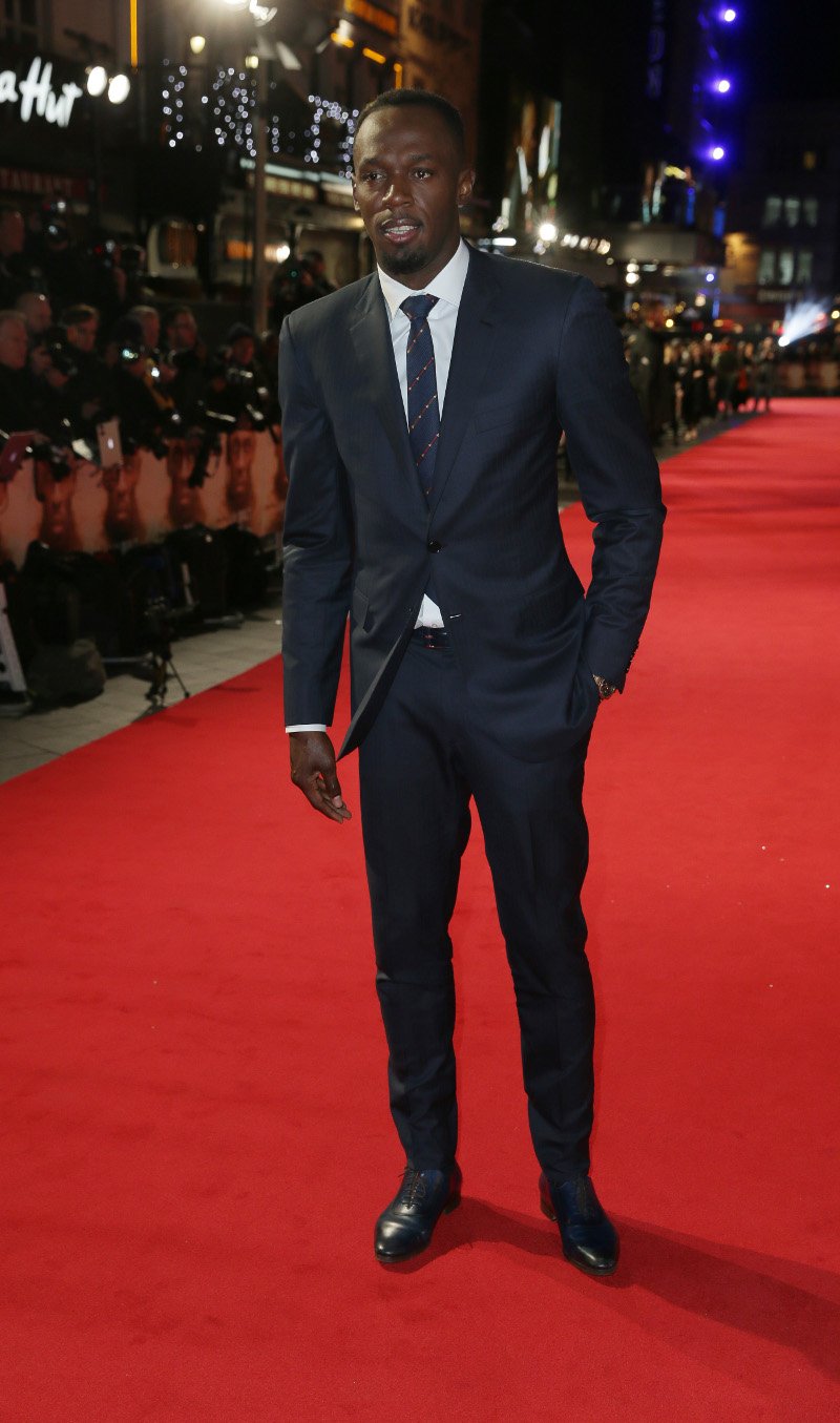 Ο Μπολτ είχε τα... τυχερά του στην πρεμιέρα της ταινίας του -Ανάμεσα σε 6 ημίγυμνες χορεύτριες [εικόνες] | iefimerida.gr 1