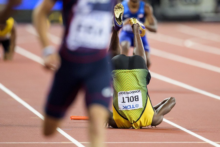 Απίστευτο: Επεσε στον τελευταίο του αγώνα ο Γιουσέιν Μπολτ! [εικόνες & βίντεο] | iefimerida.gr 2