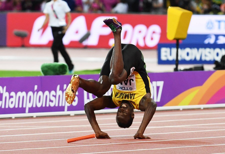 Απίστευτο: Επεσε στον τελευταίο του αγώνα ο Γιουσέιν Μπολτ! [εικόνες & βίντεο] | iefimerida.gr 8