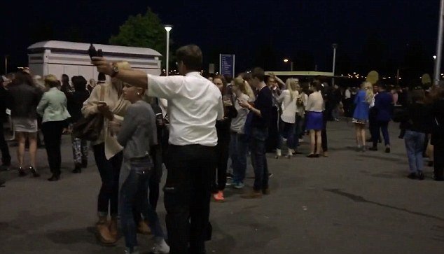 Τηλεφώνημα για βόμβα σε σόου που παρουσιάζει η Χάιντι Κλουμ [εικόνες & βίντεο] | iefimerida.gr 3