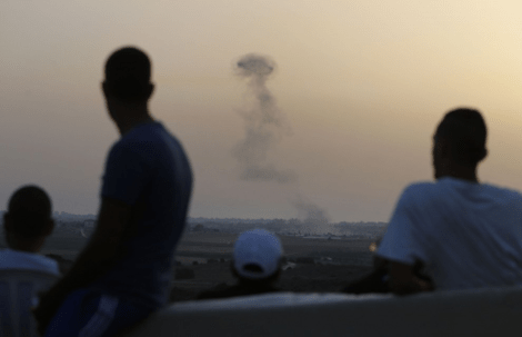 Οι Ισραηλινοί παρακολουθούν χαλαροί τις επιχειρήσεις και οι Παλαιστίνιοι φεύγουν κατά χιλιάδες για να γλιτώσουν [βίντεο&εικόνες] | iefimerida.gr 2