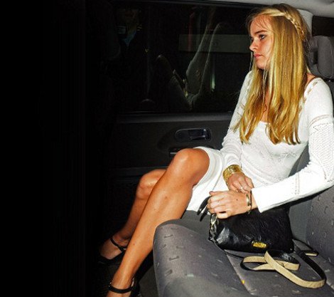 Παντρεύονται πρίγκιπας Χάρι-Κρεσίντα; Η 25χρονη χίπισσα χορεύτρια που έρχεται με φόρα να εκτοπίσει την Μίντλετον [εικόνες] | iefimerida.gr 9