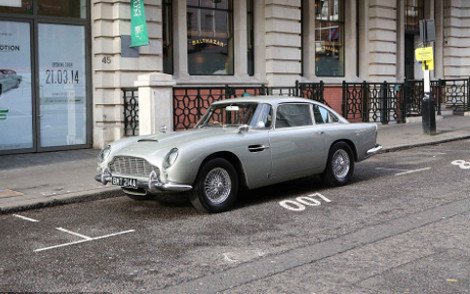 Κάτι συμβαίνει στο Λονδίνο -Γιατί, ξαφνικά, οι δρόμοι γέμισαν με αυτοκίνητα του Τζέιμς Μποντ [εικόνες] | iefimerida.gr 1