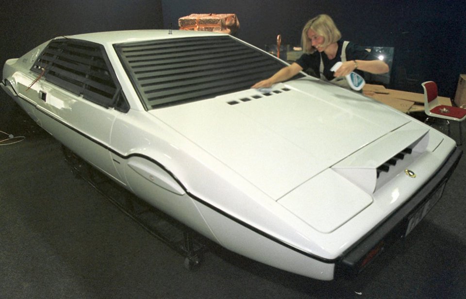 Ενας κατάσκοπος στο τιμόνι -Τα πιο εκπληκτικά αυτοκίνητα του Τζέιμς Μποντ [εικόνες] | iefimerida.gr 9