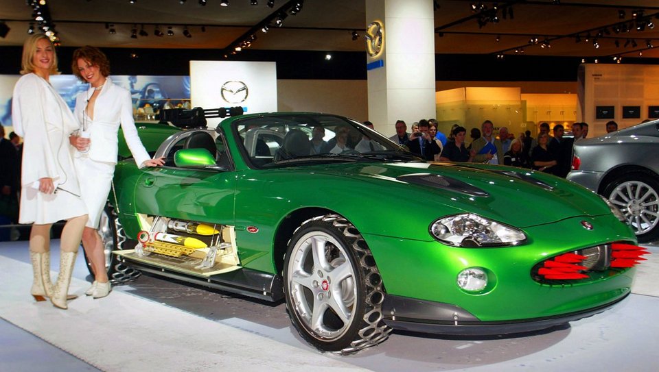 Ενας κατάσκοπος στο τιμόνι -Τα πιο εκπληκτικά αυτοκίνητα του Τζέιμς Μποντ [εικόνες] | iefimerida.gr 13