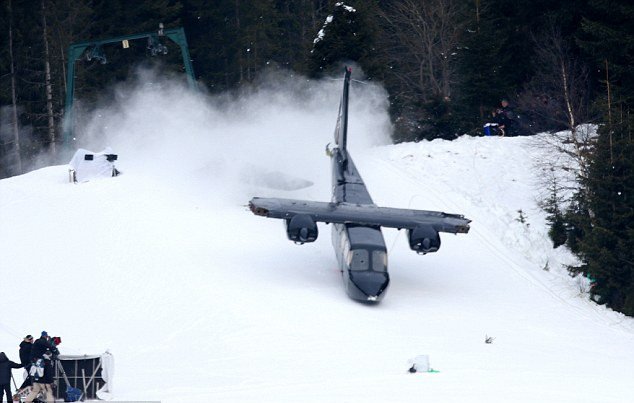 Τζέιμς Μποντ: Διέρευσαν οι πρώτες φωτογραφίες από τα γυρίσματα του Spectre [εικόνες] | iefimerida.gr 1