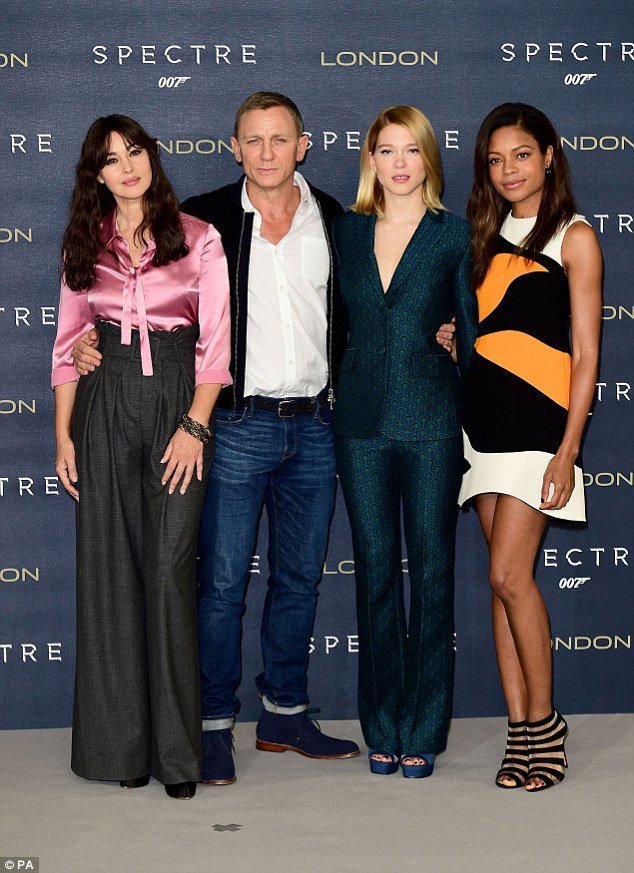 Κόβουν την ανάσα τα κορίτσια του Τζέιμς Μποντ - Σήμερα η πρεμιέρα στο Λονδίνο [εικόνες] | iefimerida.gr 5