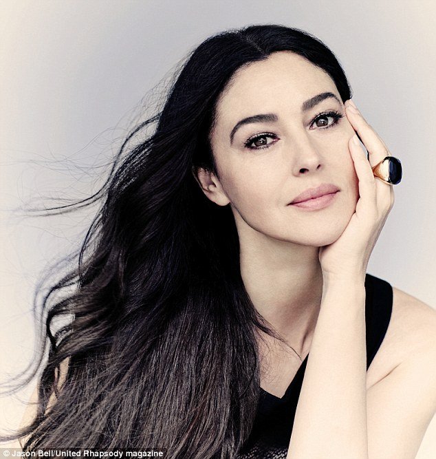 Κόβουν την ανάσα τα κορίτσια του Τζέιμς Μποντ - Σήμερα η πρεμιέρα στο Λονδίνο [εικόνες] | iefimerida.gr 4