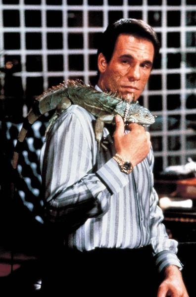 Οι «κακοί» του Τζέιμς Μποντ: Αυτοί είναι οι πιο πλούσιοι αντίπαλοι του 007 [εικόνες] | iefimerida.gr 4