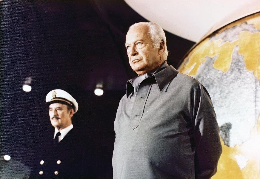 Οι «κακοί» του Τζέιμς Μποντ: Αυτοί είναι οι πιο πλούσιοι αντίπαλοι του 007 [εικόνες] | iefimerida.gr 6