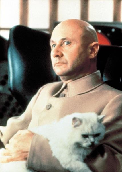 Οι «κακοί» του Τζέιμς Μποντ: Αυτοί είναι οι πιο πλούσιοι αντίπαλοι του 007 [εικόνες] | iefimerida.gr 5