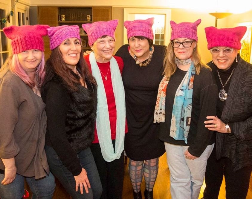 Ροζ σκουφάκι με αυτιά γάτας -Χιλιάδες γυναίκες διαδηλώνουν κατά Τραμπ το Σάββατο [εικόνες] | iefimerida.gr 7